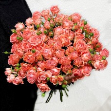 Букет из розовой кустовой розы